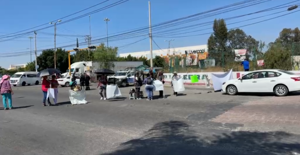 Bloquean Avenidas Vecinos de Nezahualcóyotl en Edoméx, por falta de ...