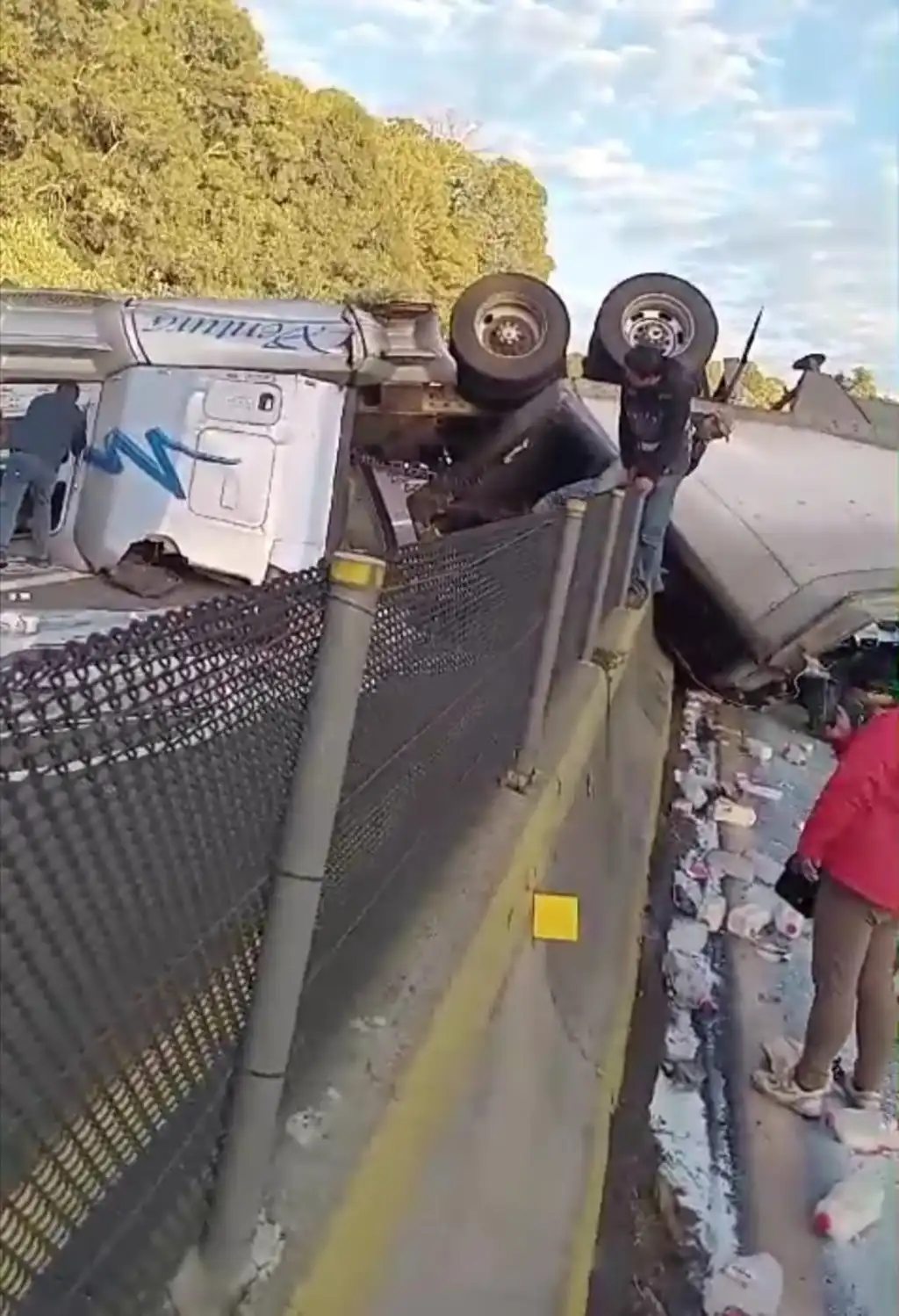 Choca Tráiler contra muro de Contención en la México- Puebla y queda a ...