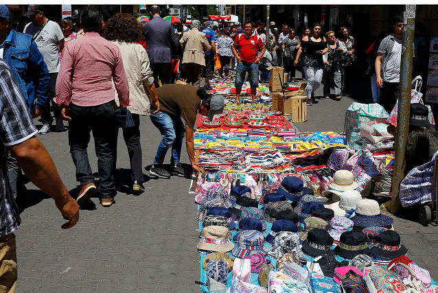 El comercio informal se desborda en el Centro Histórico – EL LIBERAL ...