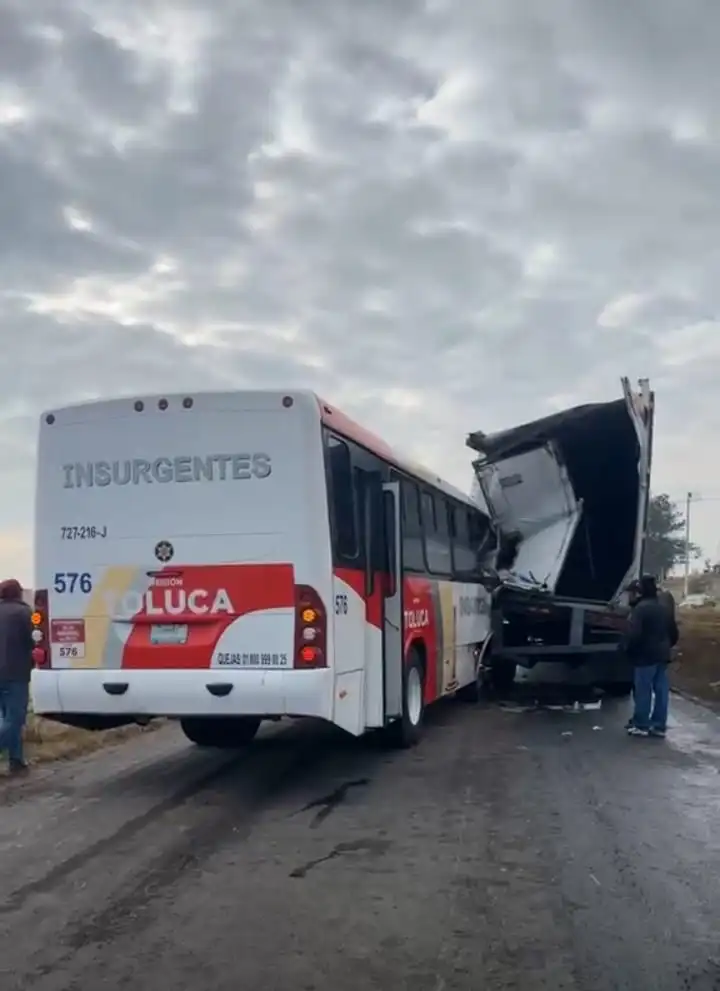 Quedan lesionados 35 Usuarios en Choque de Autobús DE Pasajeros y ...