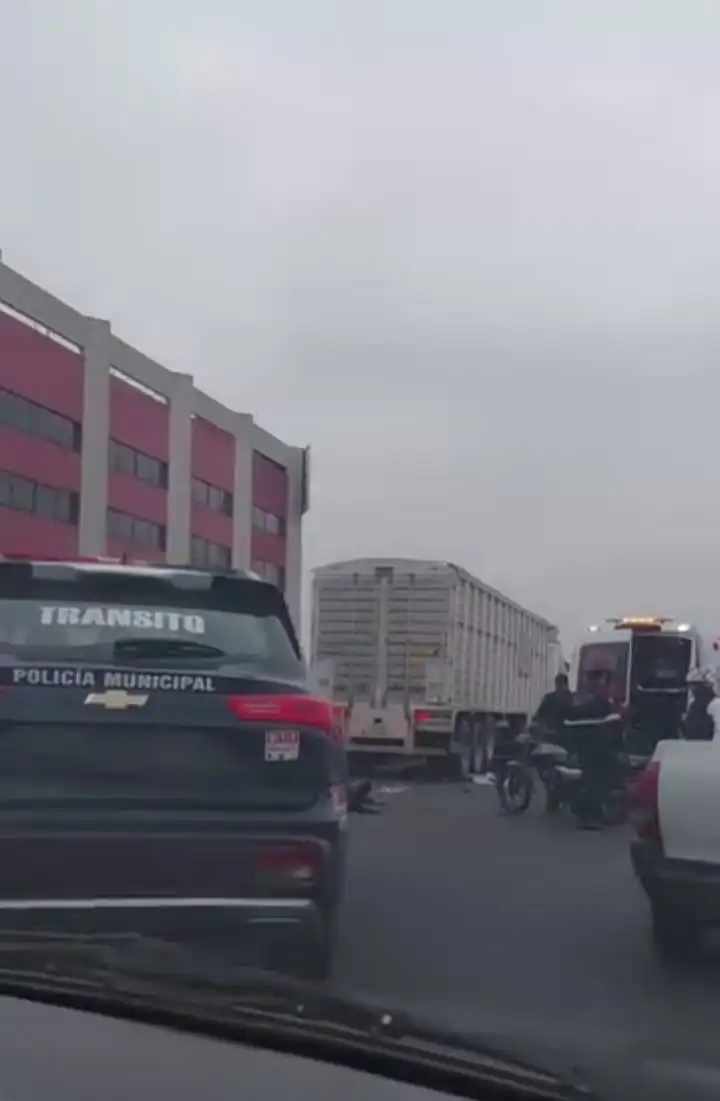 Accidente Trágico en Naucalpan Edoméx, Camión arrolla a dos ...