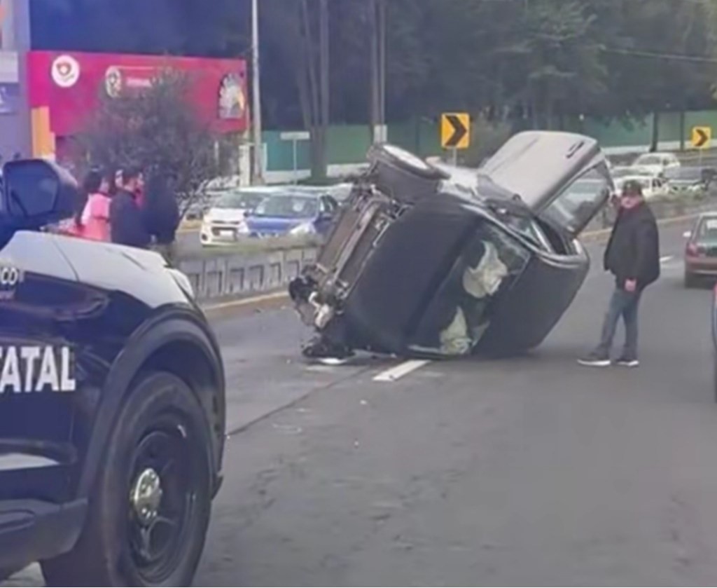 Vuelca camioneta en carriles Centrales del Puente Tolotzin en Toluca ...