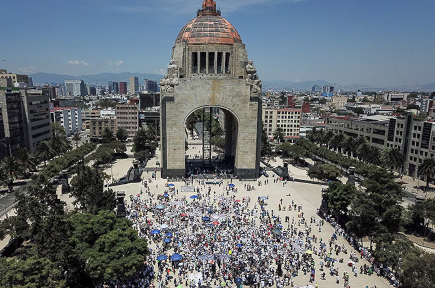 Convivencia en el Monumento a la Revolución deriva en caos, lesionados ...