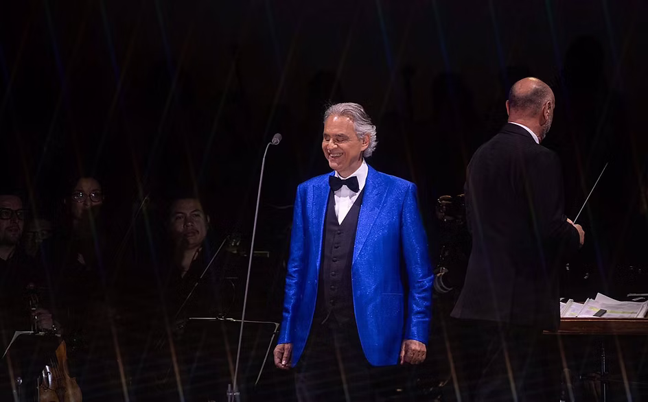 andrea-bocelli-llena-el-zocalo-con-mas-de-130-mil-asistentes-en-concierto-historico-avif