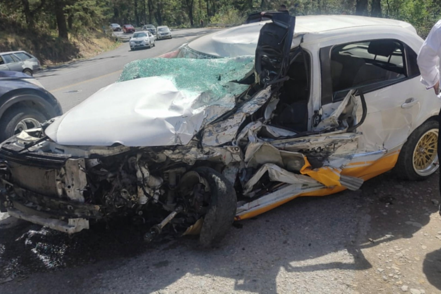 Brutal choque en la Toluca–Zitácuaro deja cuatro lesionados; hay ...
