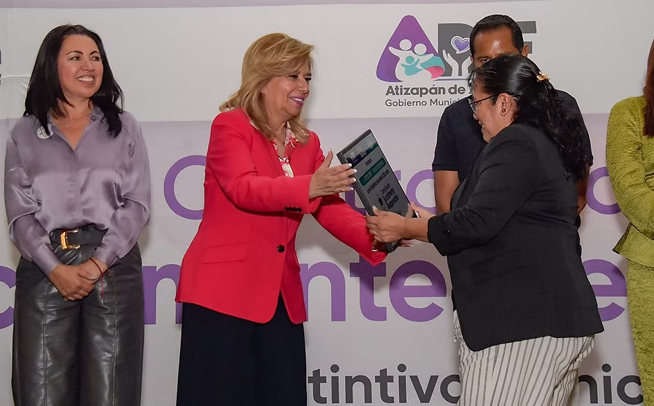 paty-arevalo-reconoce-a-escuelas-de-atizapan-por-impulsar-inclusion-solidaridad-y-conciencia-social-avif