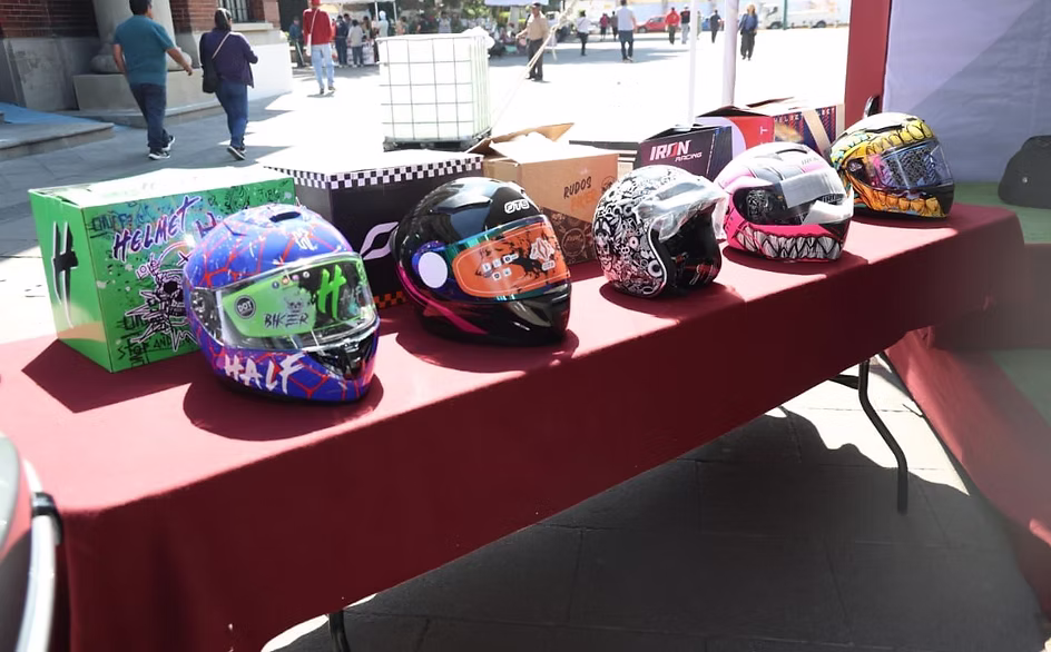 tlalnepantla-apuesta-por-la-seguridad-vial-certifican-motociclistas-y-entregan-cascos-para-reducir-accidentes-avif