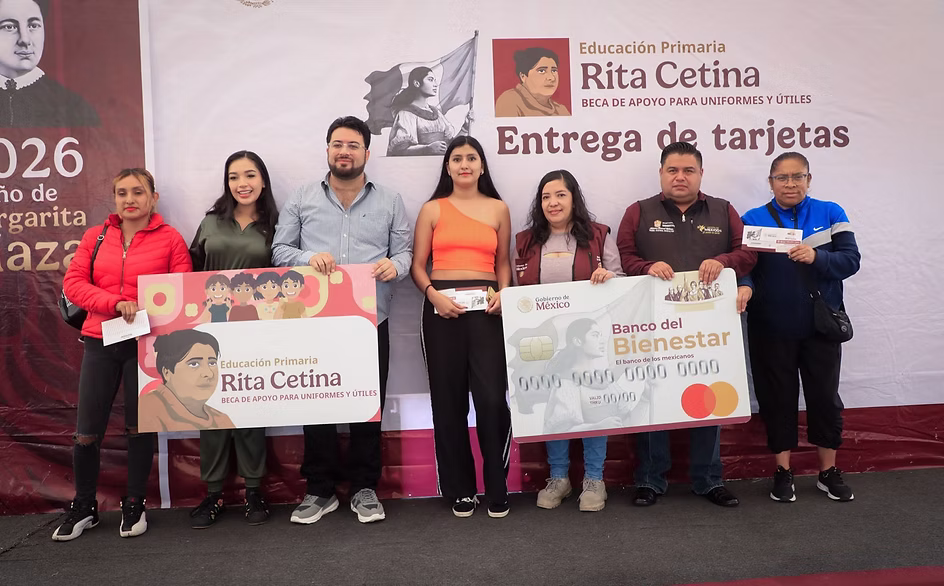 isaac-montoya-impulsa-la-educacion-en-naucalpan-con-mas-de-36-mil-becas-para-utiles-y-uniformes-escolares-avif