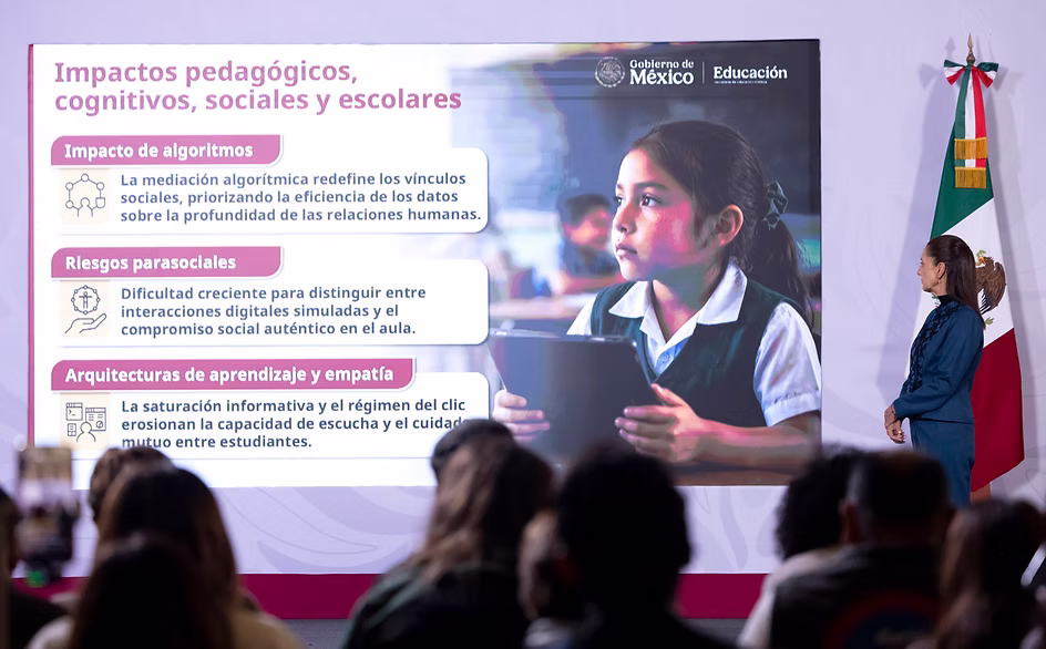 sheinbaum-abre-debate-sobre-celulares-en-las-escuelas-ante-impacto-de-las-redes-en-ninos-y-adolescentes-avif