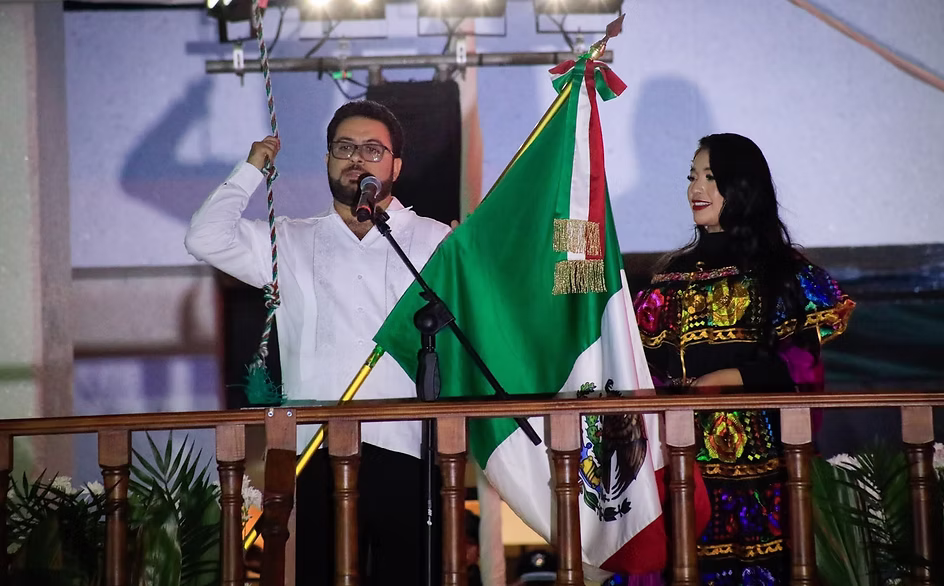 naucalpan-celebra-el-grito-con-miles-de-familias-y-una-noche-encabezada-por-santa-fe-klan-avif