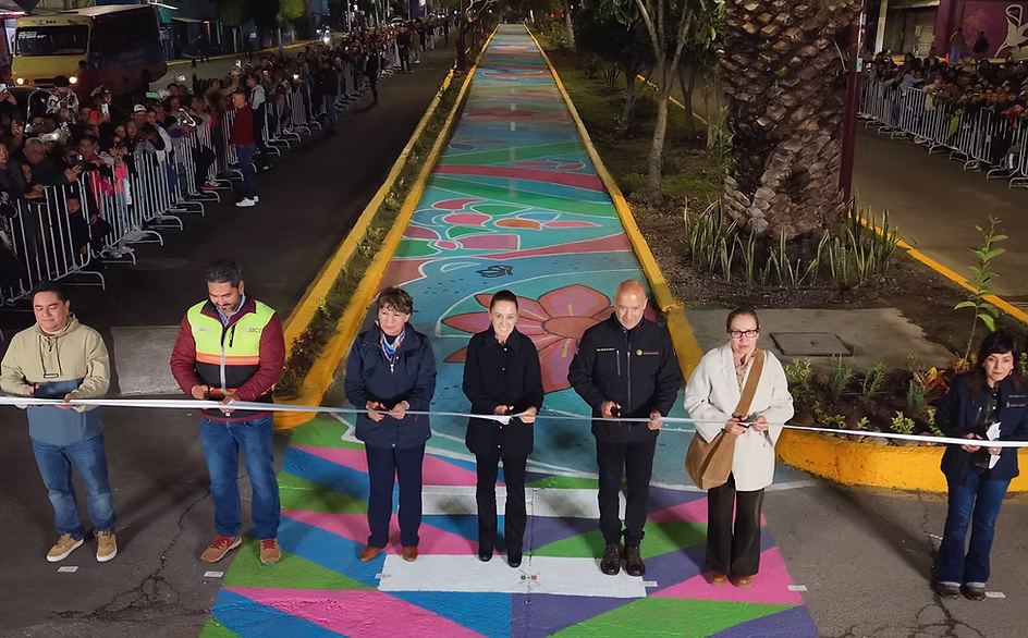 sheinbaum-inaugura-sendero-seguro-de-1-6-kilometros-en-ecatepec-con-mil-220-lamparas-avif